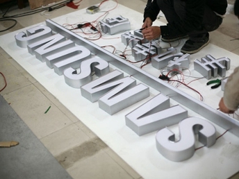 视觉语言的魔力 广告设计的艺术与科学